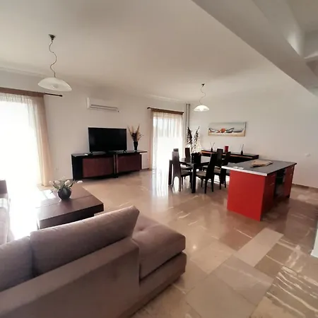 Coral Apartment-three Bedroom With Balcony And Sea View Apartment *