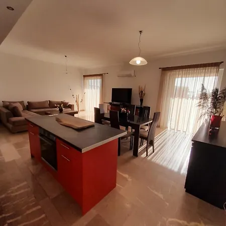 Coral Apartment-three Bedroom With Balcony And Sea View