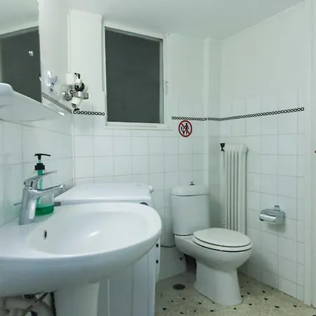 Charming Vintage 2br With Balcony In Koukaki * Athens