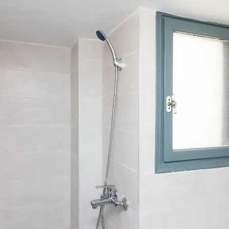 Cosy 2 Bd Apt Near Metaxourgio Area *