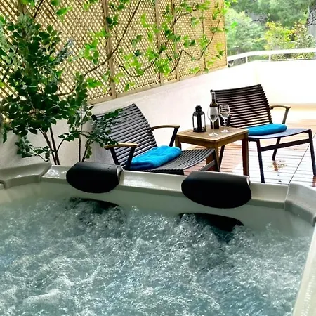 Vouliagmeni Seaside Luxury Apartment *