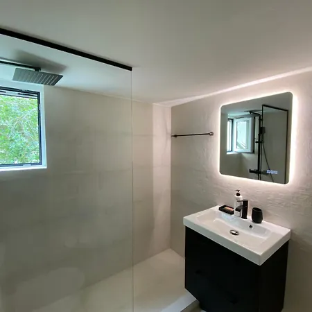 Vouliagmeni Seaside Luxury