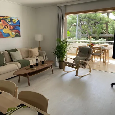 Vouliagmeni Seaside Luxury Apartment