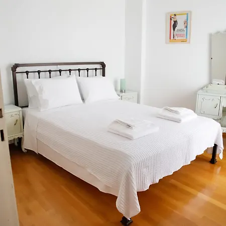 Chic 4th Floor Apt, Large Balcony, Cinema View *
