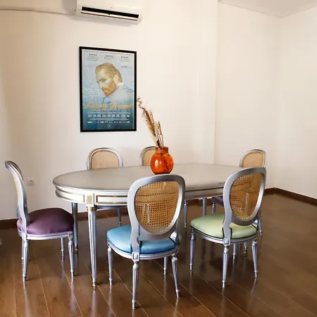 Chic 4th Floor Apt, Large Balcony, Cinema View *