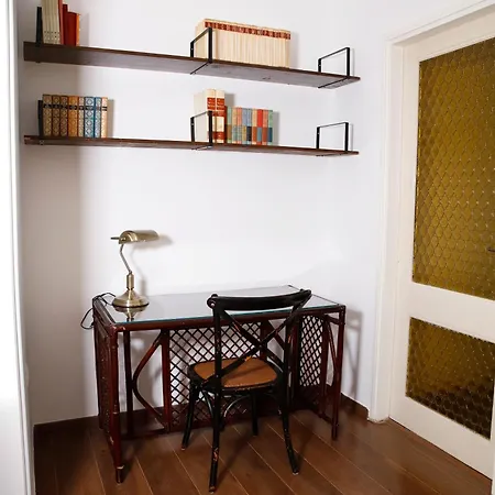 Chic 4th Floor Apt, Large Balcony, Cinema View Athens