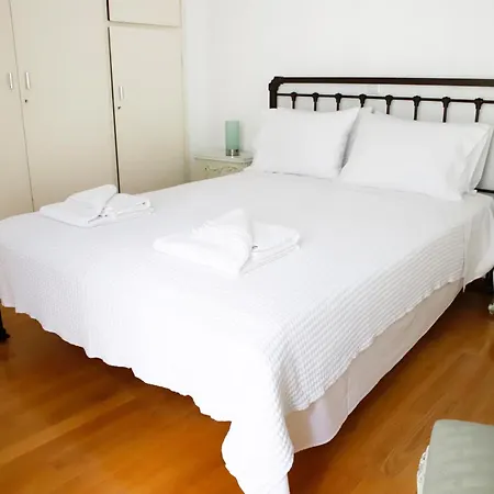 Chic 4th Floor Apt, Large Balcony, Cinema View *