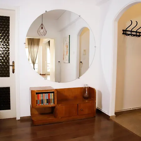 Chic 4th Floor Apt, Large Balcony, Cinema View Athens
