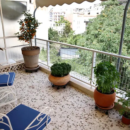 Chic 4th Floor Apt, Large Balcony, Cinema View *