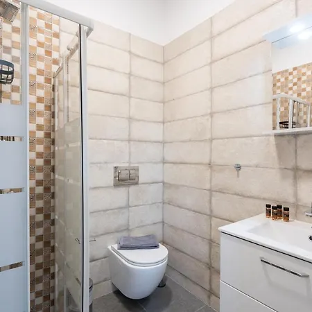 Apartment Liv - Sunny Penthouse Near Acropolis