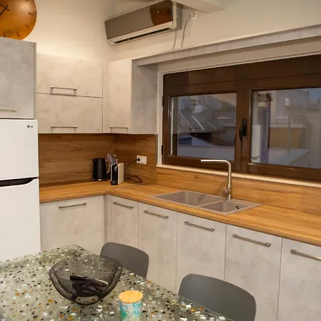 Cozy Penthouse Next To Station