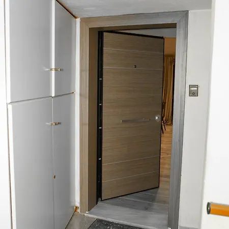 Cozy Penthouse Next To Station Athens