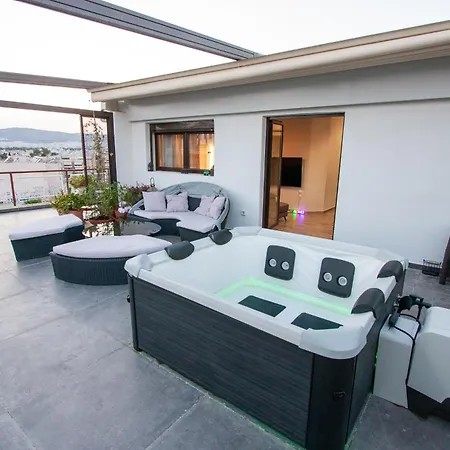 Cozy Penthouse Next To Station Athens