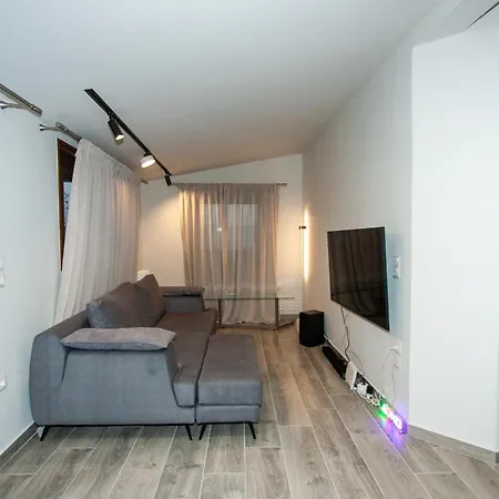 Apartment Cozy Penthouse Next To Station