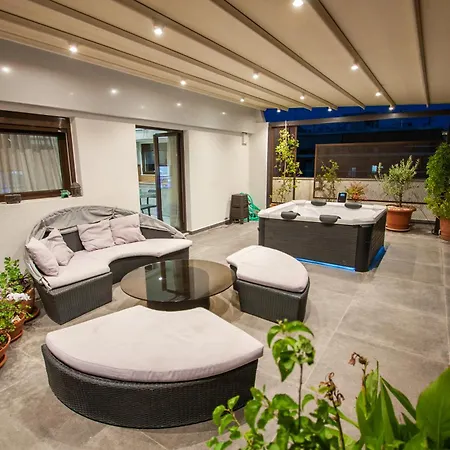 Cozy Penthouse Next To Station * Athens