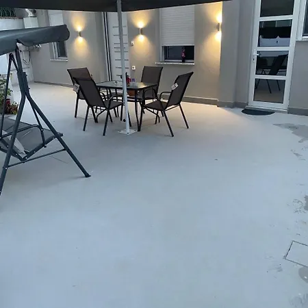 Alexandra *
