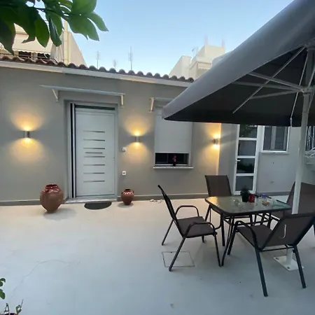 Alexandra Apartment *