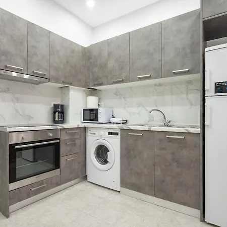 Rokos Place 3 Person Apartment *