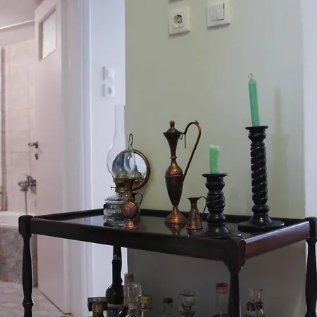 Bright And Spacious 2-bed With Balcony Apartment *