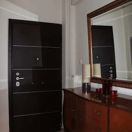 Bright And Spacious 2-bed With Balcony Apartment *
