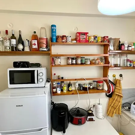 Private Flat With 2 Sunny Balconies & Super King Bed * Athens