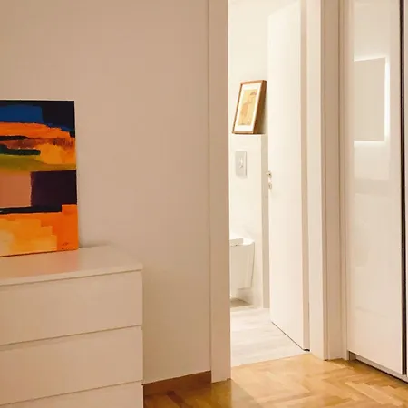 Cozy Newly Renovated 1 Bedroom In The Heart Of