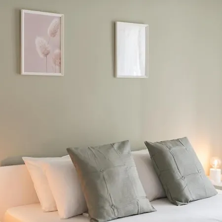 Liv - Contemporary In *