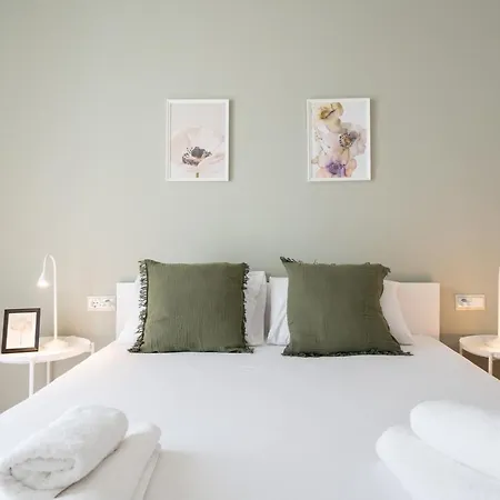 Liv - Contemporary In * Atene
