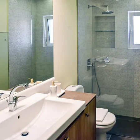 Stylish In Vouliagmeni Apartment
