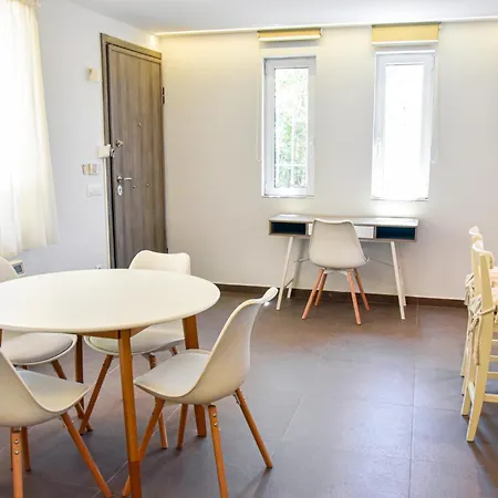 Stylish In Vouliagmeni Apartment