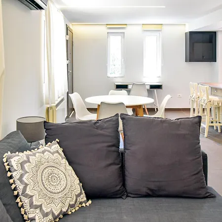 Stylish In Vouliagmeni *