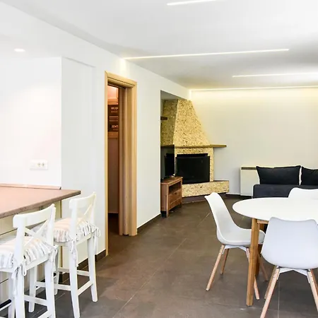 Stylish In Vouliagmeni Apartment *