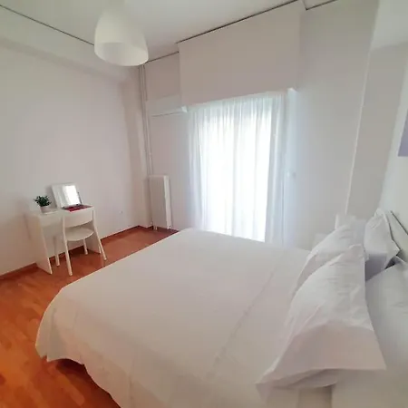 George's Cozy 60m2 7' Metro Apartment *