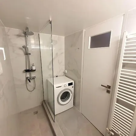 George's Cozy 60m2 7' Metro *