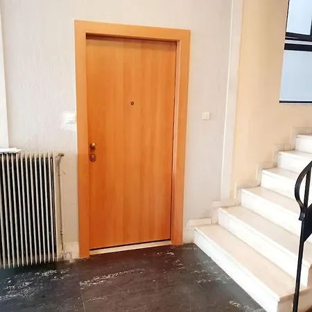 George's Cozy 60m2 7' Metro Apartment