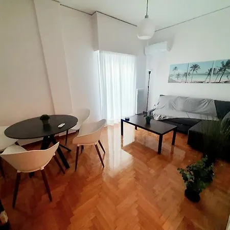 George's Cozy 60m2 7' Metro Apartment