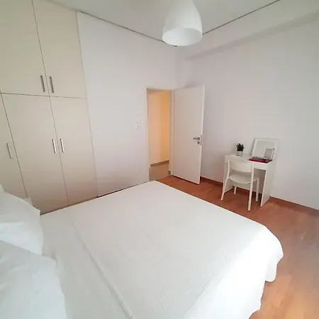 George's Cozy 60m2 7' Metro Apartment Athens