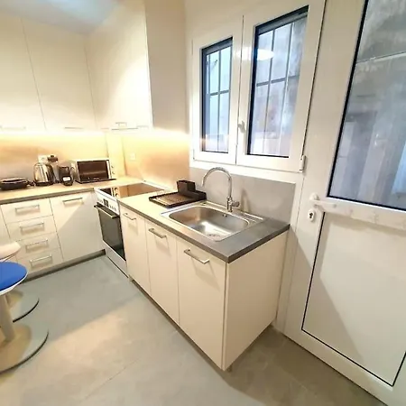 George's Cozy 60m2 7' Metro Athens