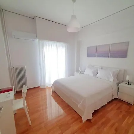 George's Cozy 60m2 7' Metro Apartment Athens