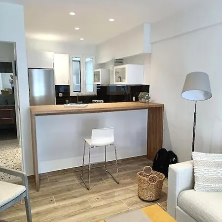 Parkview Elegant 4th Floor- Newly Remodeled Apartment *