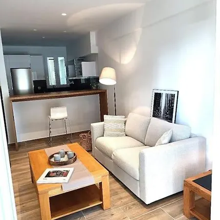Parkview Elegant 4th Floor- Newly Remodeled Apartment *