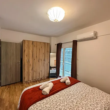Acropolis Aria Apartment-steps To Metro & Tram Apartment