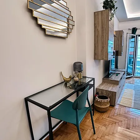 Acropolis Aria Apartment-steps To Metro & Tram