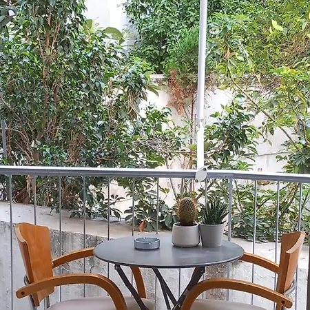 αlpha- αthenian Apartment *