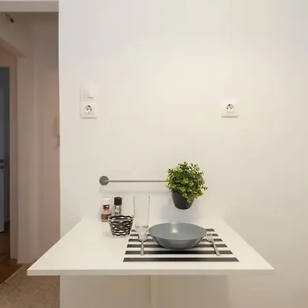 Apartment Close To Centre, Fast Internet. *