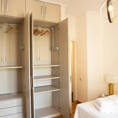 Spacious Glyfada Golf 4br -near + Shops Apartment *