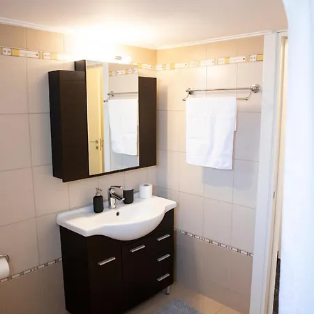 Spacious Glyfada Golf 4br -near + Shops Apartament Atena