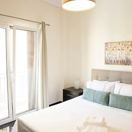 Spacious Glyfada Golf 4br -near + Shops Apartment