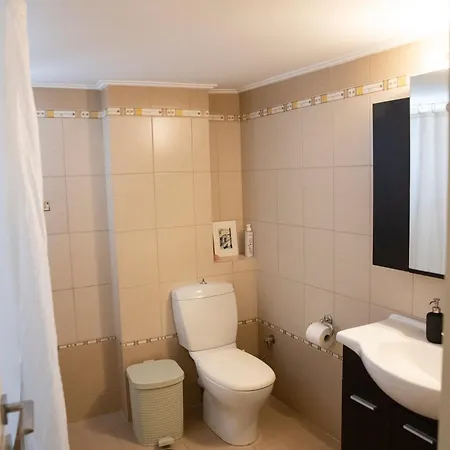 Apartament Spacious Glyfada Golf 4br -near + Shops