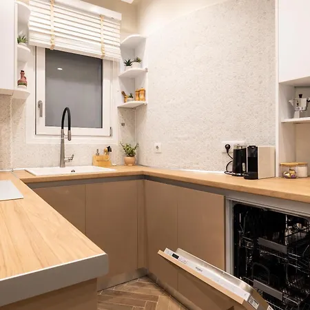 Flat 21 At Evangelismos Metro Stn * Athens